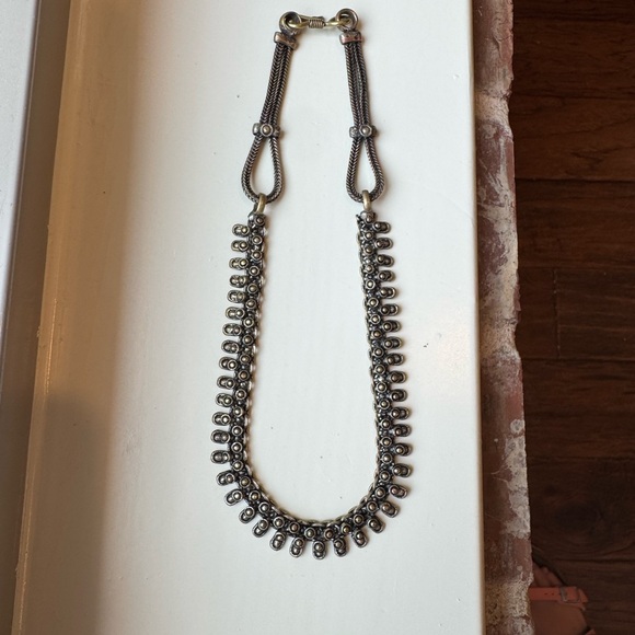 Lovely Vintage Intricately Designed Silver Scalloped Disc Collar Necklace - Picture 6 of 16